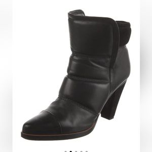 Chloé Black Leather Ankle Boots